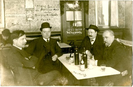 Militants socialistes dans un café de Saint-Etienne en 1909