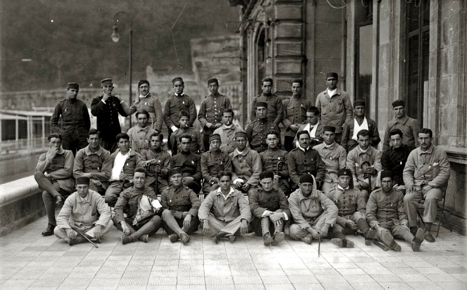 Militares heridos en la guerra de África en el Gran Casino de San Sebastián habilitado como hospital de la Cruz Roja (1 de 15) - Fondo Car-Kutxa Fototeka