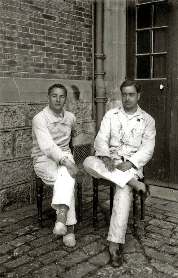 Militares heridos en la guerra de África en el patio del palacio de Miramar habilitado como hospital militar (2 de 4) - Fondo Car-Kutxa Fototeka