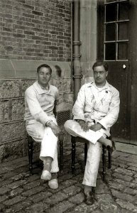 Militares heridos en la guerra de África en el patio del palacio de Miramar habilitado como hospital militar (2 de 4) - Fondo Car-Kutxa Fototeka