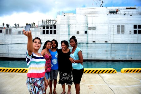 Millinocket arrive in Kiribati 150602-N-HY254-043