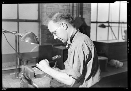 Millville, New Jersey - Glass bottles. The letterer in the Whitall Tatum mould shop. This man is chiseling out by... - NARA - 518656