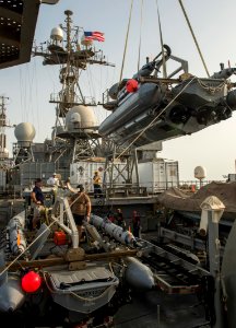 Mine countermeasure training operations 150416-N-TB410-169