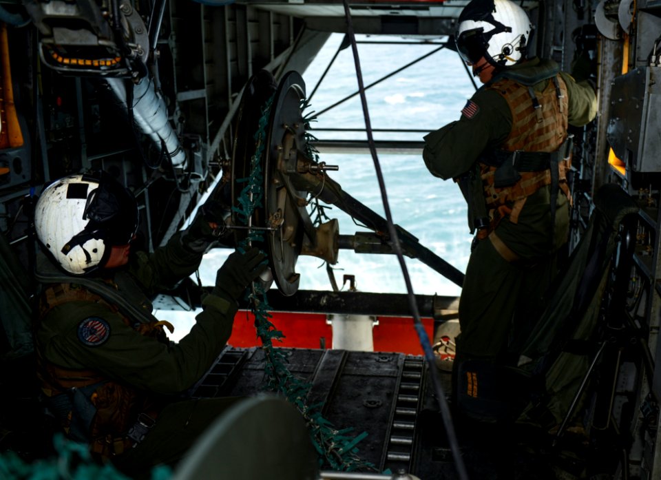 Mine countermeasures 130731-N-OM642-233