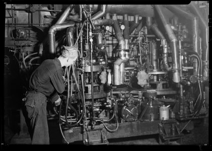Millville, New Jersey - Glass bottles. Whitall Tatum Co. A Lynch bottle machine at work. In the center may be seen a... - NARA - 518659