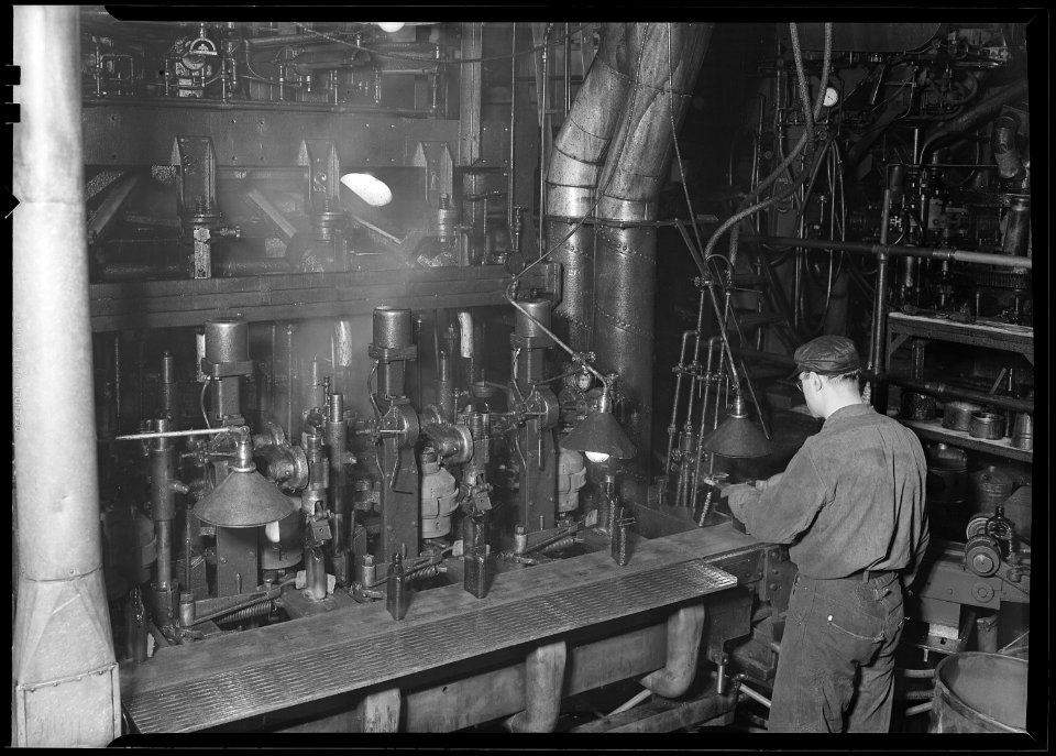 Millville, New Jersey - Glass bottles. Whitall Tatum Co. A worker taking a bottle off of an I. S. automatic blowing... - NARA - 518657