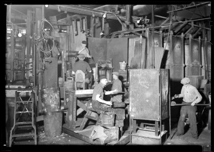 Millville, New Jersey - Glass bottles. Whitall Tatum green glass shop - NARA - 518653