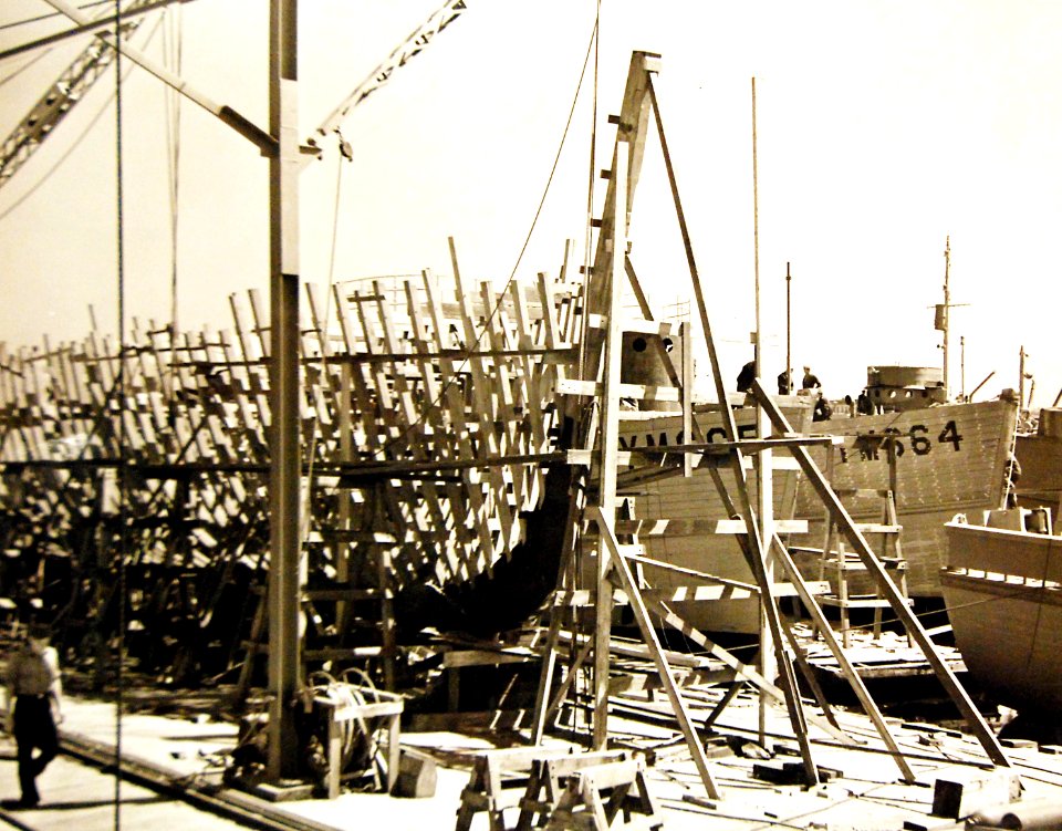 Mine sweepers being constructed in Jacksonville, Florida during WWII (27439285025)
