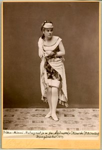 Mimmi Malmqvist, rollporträtt - SMV - H9 085
