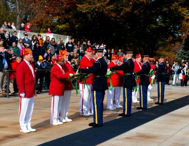 Military Order of the Cootie - presenting wreaths (15764668311)