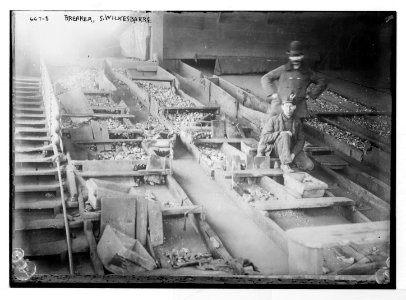 Miners among coal boxes, S. Wilkes-Barre, PA. LCCN2014683201