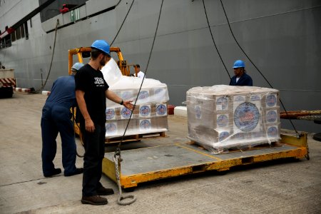 Military Sealift Command delivers Handclasp, joy in time for holidays 161214-N-IX266-001