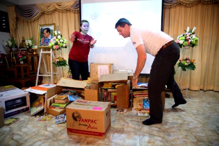 Military Sealift Command Far East, USNS Walter S. Diehl delivers books, holiday cheer to Thai children 151221-N-IX266-002
