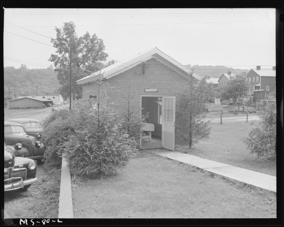 Mine dispensary. Pittsburgh Coal Company, Westland Mine, Westland, Washington County, Pennsylvania. - NARA - 540259