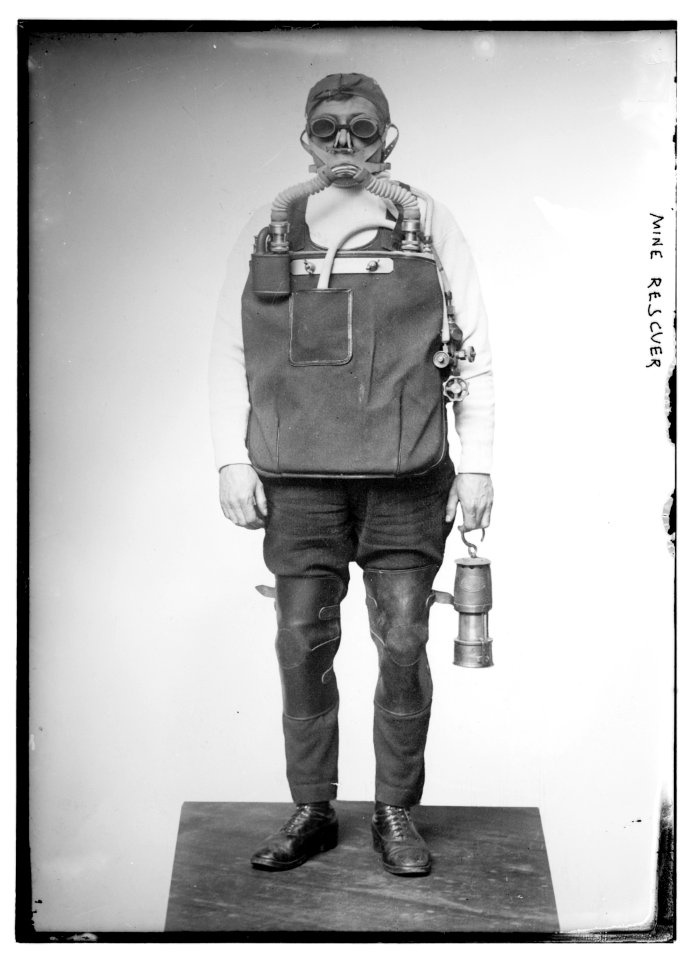 Mine rescuer LCCN2014690888