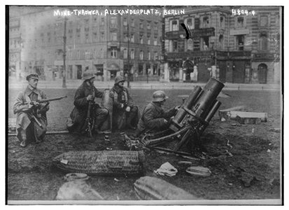 Mine-thrower, Alexanderplatz, Berlin LCCN2014708803