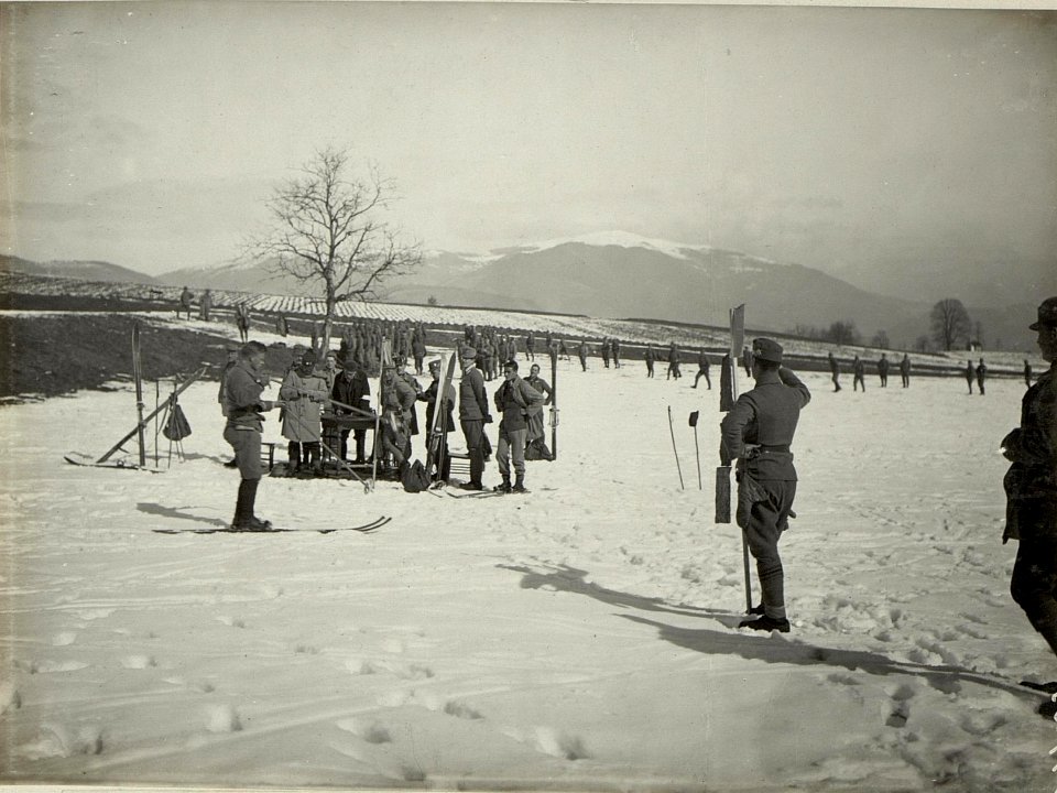 Militär Skilaufen in Villach. Offizierslaufen Ziel. (BildID 15468039)
