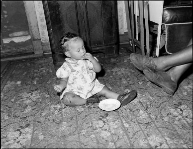 Miner's child eating lunch. Kingston Pocahontas Coal Company, Exeter Mine, Welch, McDowell County, West Virginia. - NARA - 540713