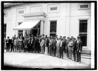 Miners & operators at White House, 7-1-22 LCCN2016846483