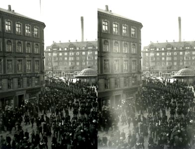 Militærparade passerer Trianglen og ned af Øster Alle, 1908-10
