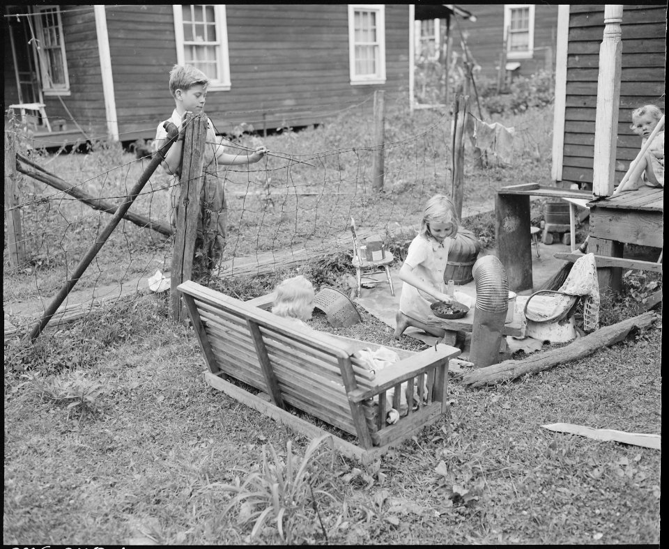 Miners children playing in their front yard. Raven Red Ash Coal Company, No. 2 Mine, Raven, Tazewell County, Virginia. - NARA - 541113