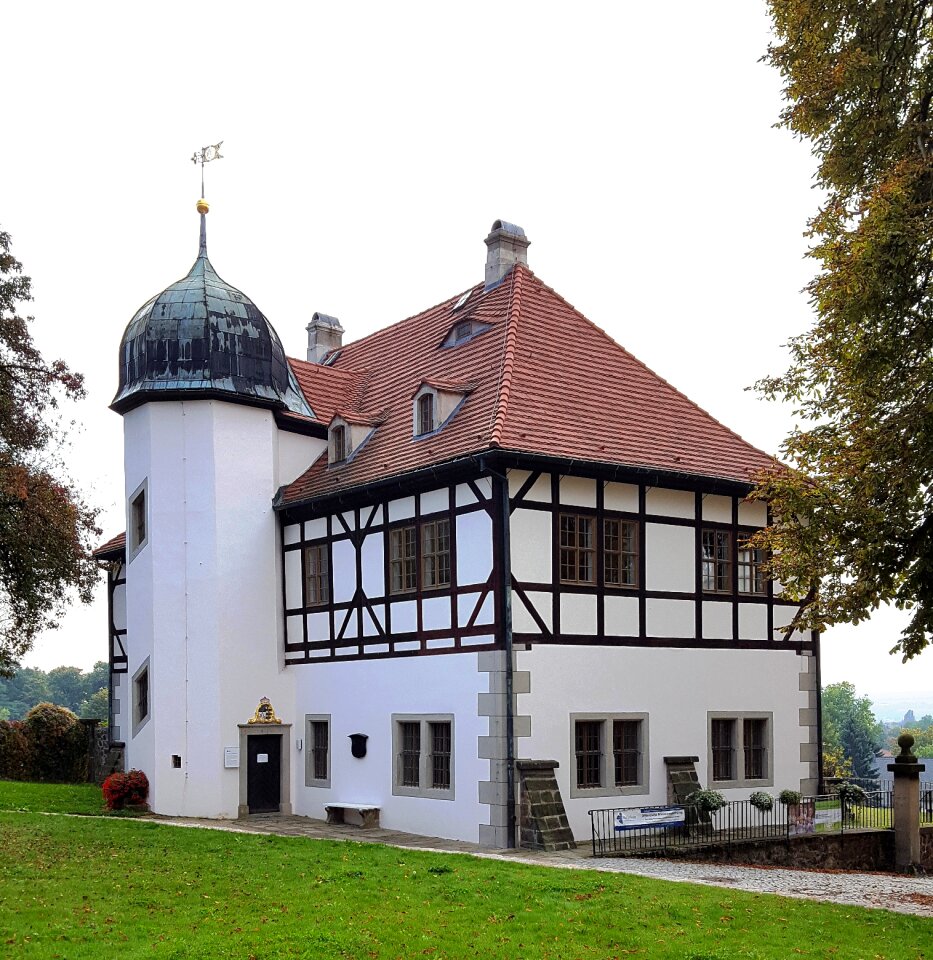 Castle yard lößnitz saxony