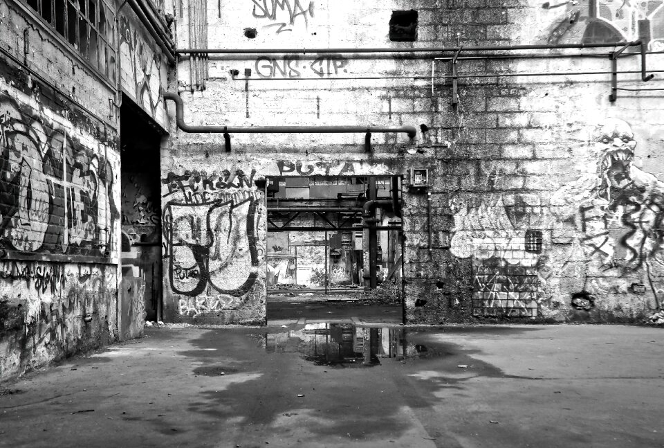 Pforphoto old decay