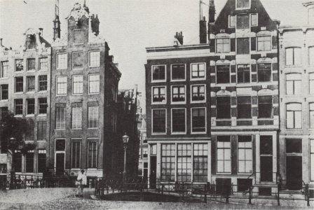 Nieuwezijds Voorburgwal No232-222 en de Stilsteeg (nu Paleisstraat) richting Spuistraat, voor 1876 photo