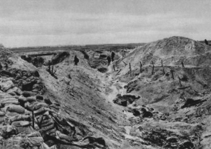 Minentrechter im Westen von Souain