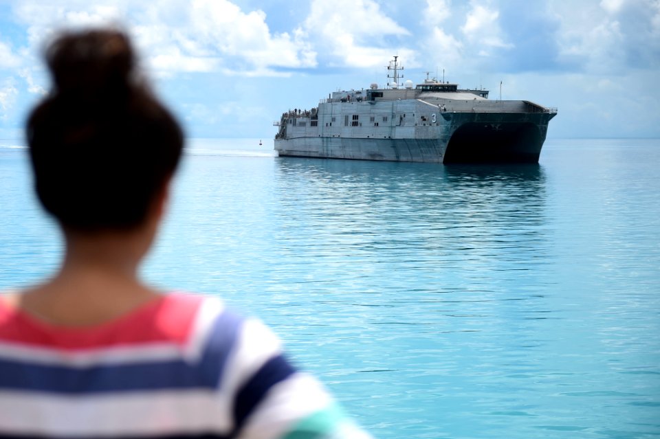 Millinocket arrive in Kiribati 150602-N-HY254-015