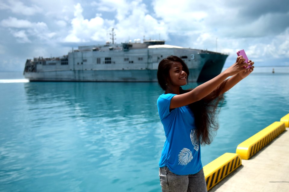 Millinocket arrive in Kiribati 150602-N-HY254-027