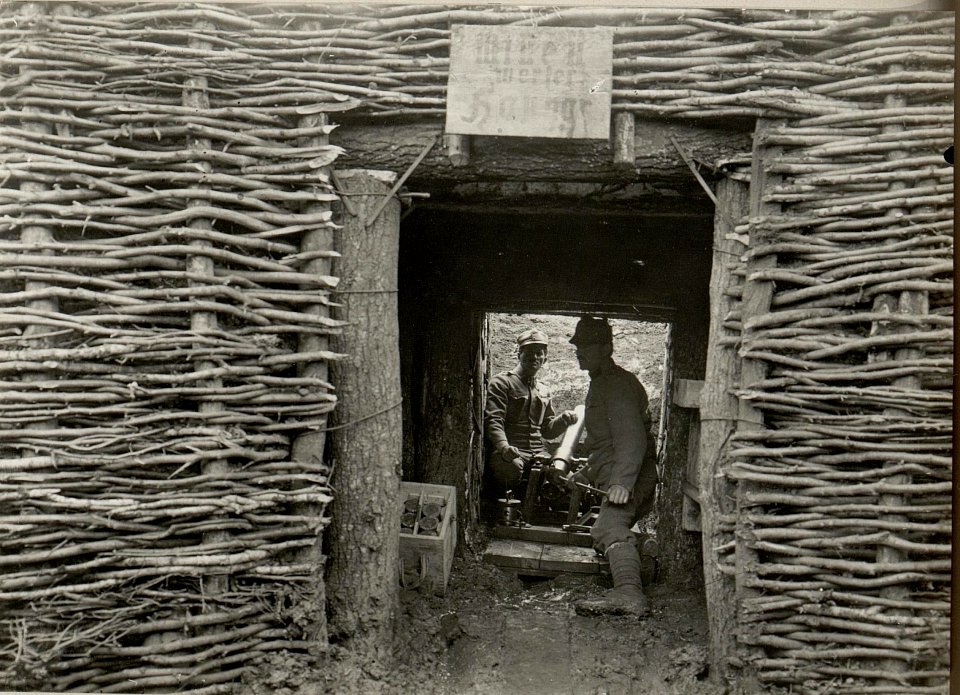 Minenwerfer in Granatsicherer Deckung. Aufgenommen am 26.III.1916. Inf.Rgt.Nro.78. (BildID 15536464)
