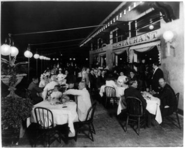Night scene Reno's Restaurant LCCN2005693320