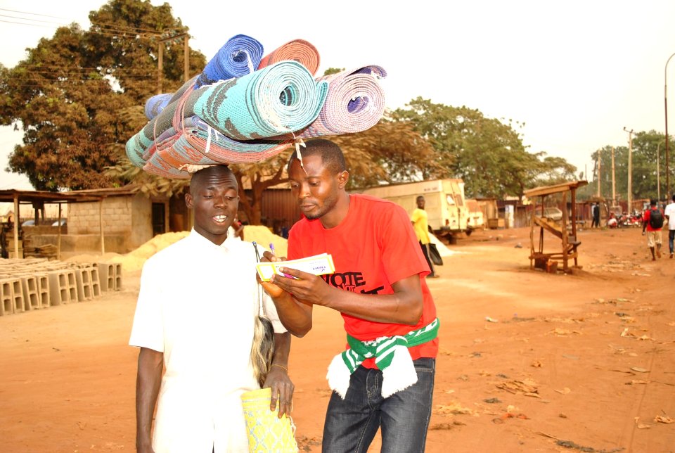 Nigerian Voter Signs Non Violence Pledge (16634706462)