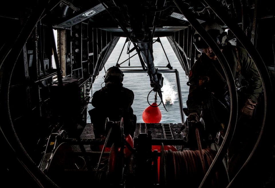 Mine countermeasure training operations 150504-N-TB410-103