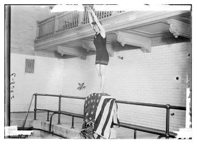 Nora Leahy LCCN2014688433