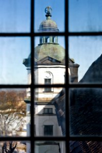 Nordvästra tornet genom fönstret i sydvästra tornet. Exteriör - Skoklosters slott - 87211