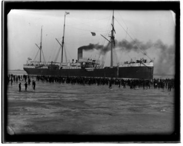 Noordzeekanaal, Dichtgevroren. SS Koningin Emma (max res)