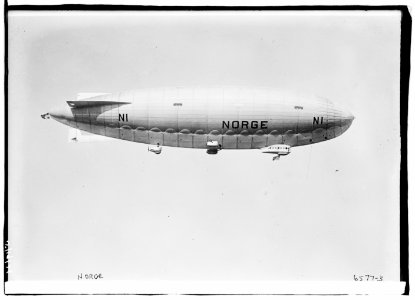 Norge Leaving Hanger (blimp) LCCN2014719377