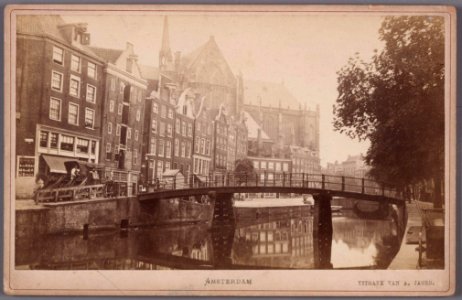 Nieuwezijds Voorburgwal gezien in zuidelijke richting naar de Nieuwe Kerk, vóór de demping in 1884 photo