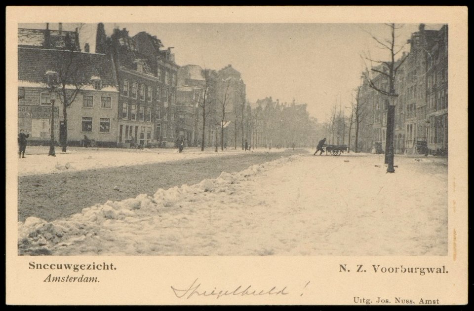 Nieuwezijds Voorburgwal met links de Nieuwezijds Kolk gezien naar de Raadhuisstraat. Uitgave Jos Nuss, Amsterdam, Afb PBKD00371000003