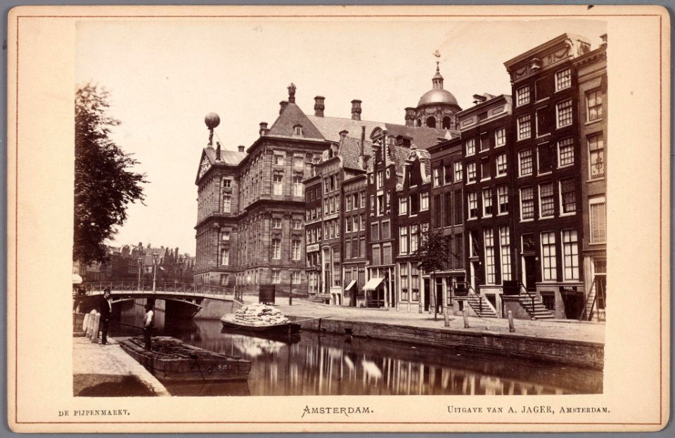 Nieuwezijds Voorburgwal, richting naar het Koninklijk Paleis