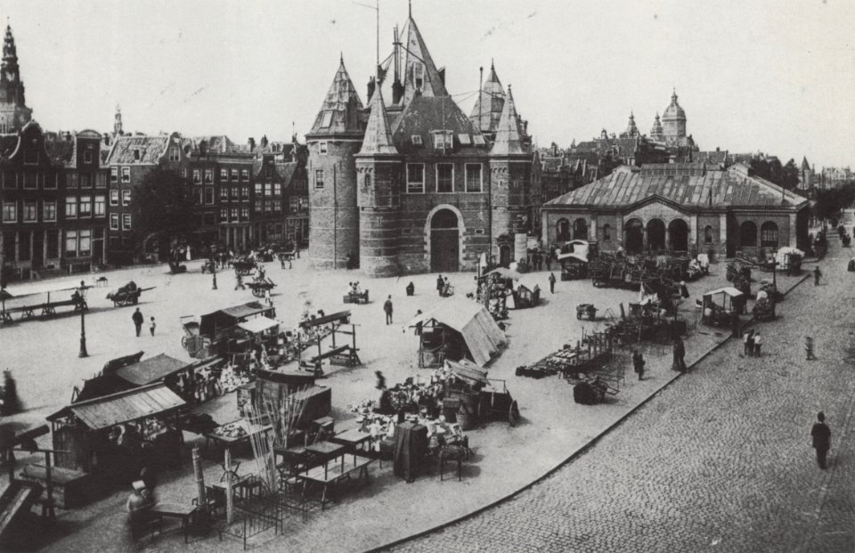 Nieuwmarkt met Waag en Vischmarkt 16 December 1895