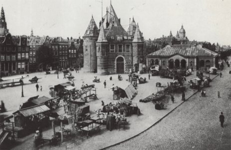 Nieuwmarkt met Waag en Vischmarkt 16 December 1895