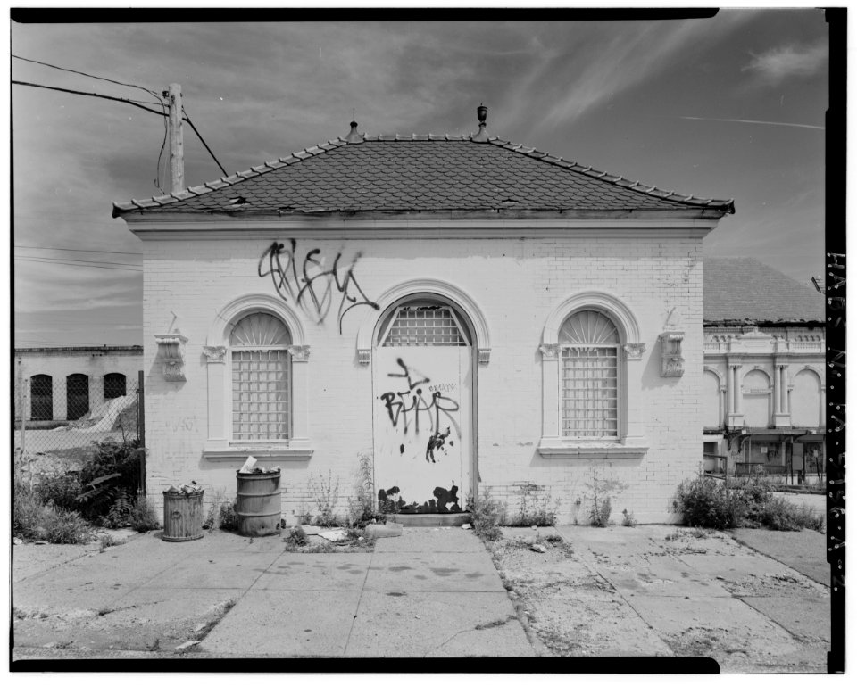North view; Street Car Waiting House, south (front) elevation - North Philadelphia Station