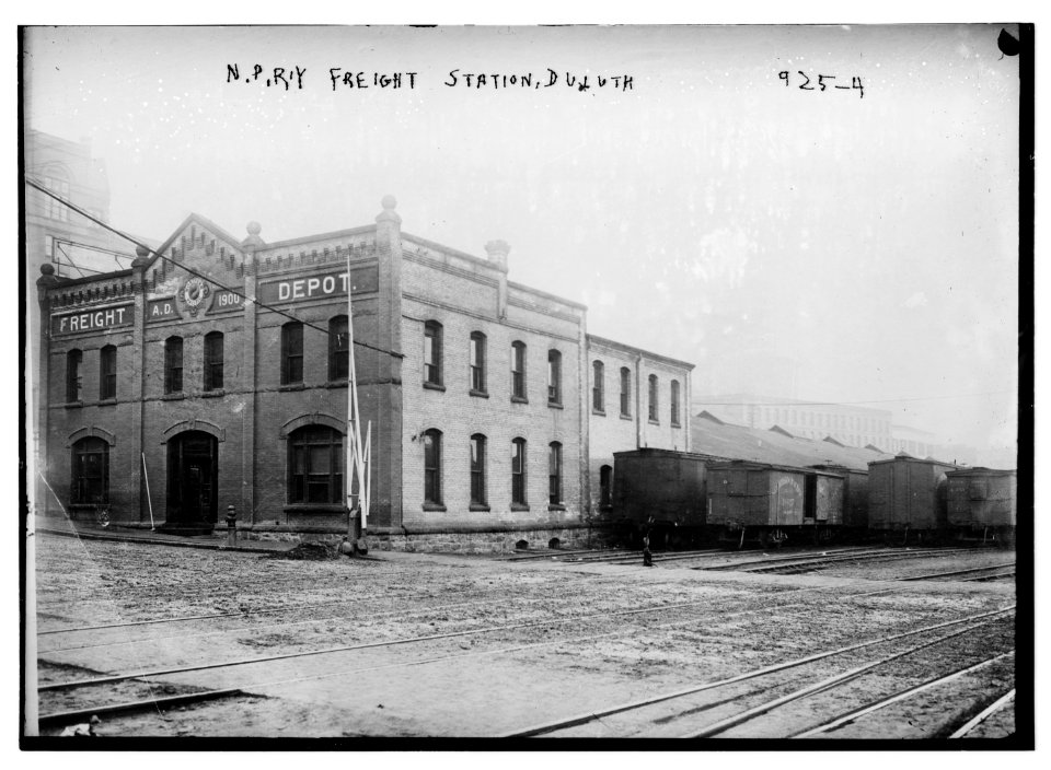 Northern Pacific R.R. freight station, exterior, Duluth, Minn. LCCN2014684381