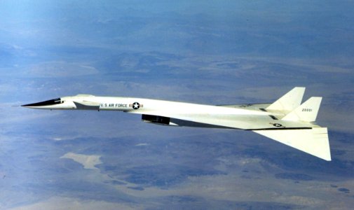 North American XB-70A Valkyrie in flight (cropped)