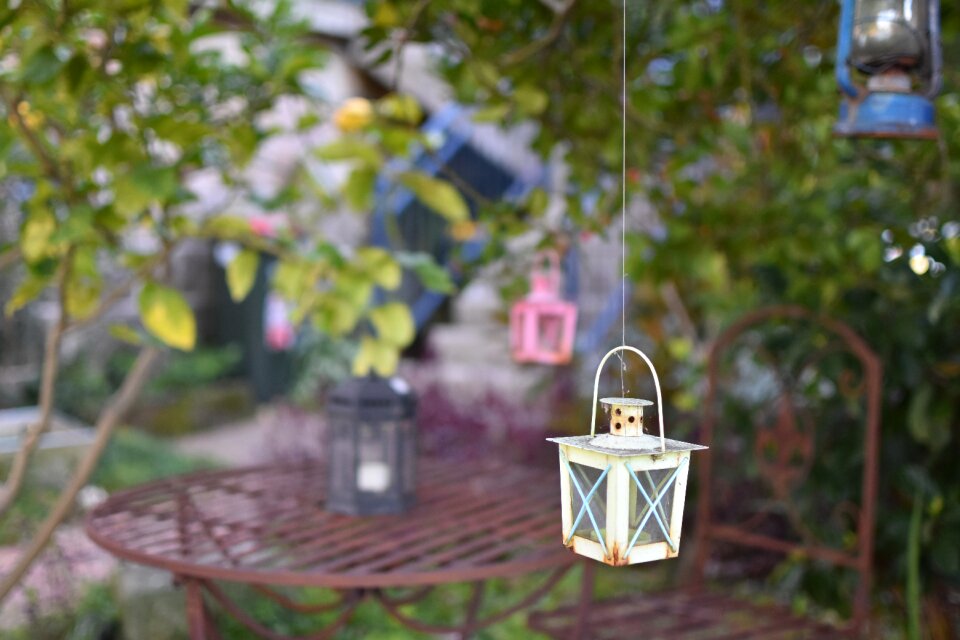 Hanging lamp white bokeh