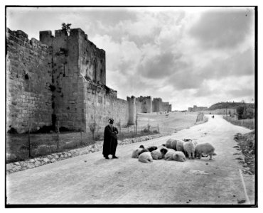North wall toward Gordon's Calvary (Jerusalem) LOC matpc.06667