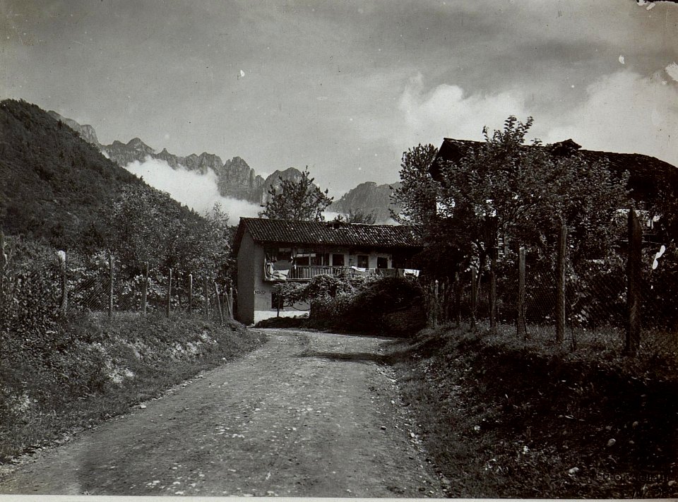 Norcen nordwestlich Feltre. Hauptstraße. (BildID 15643930)
